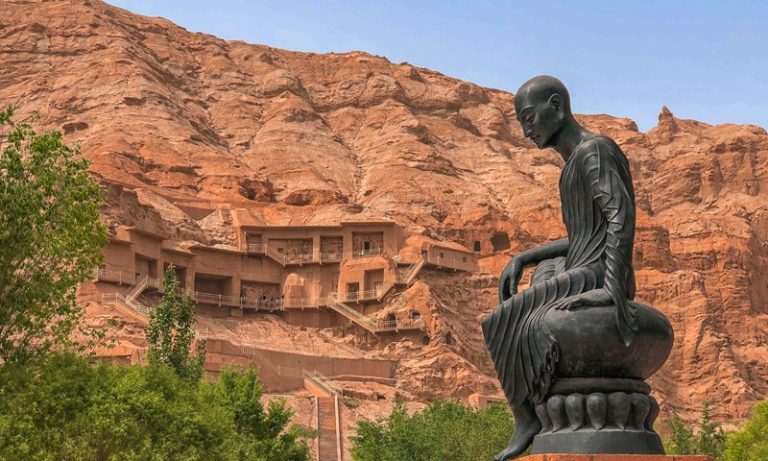 Xinjiang, nuova frontiera del dibattito; tra antiche e nuove polemiche.