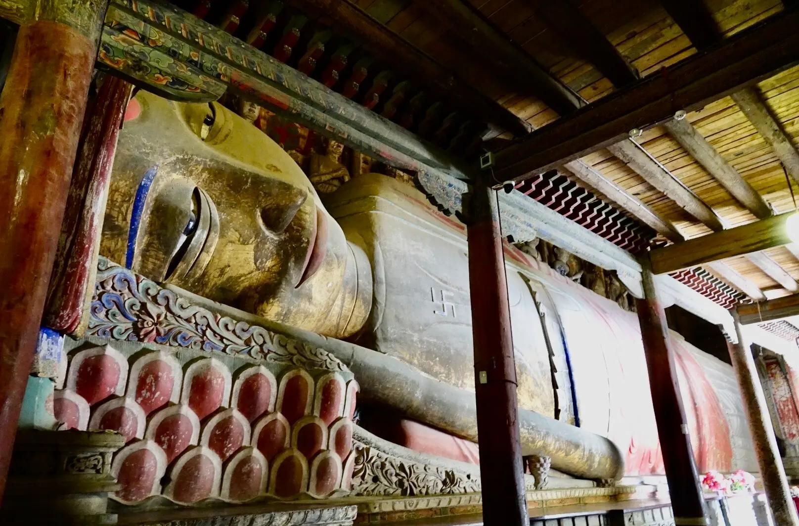 Il Buddha sdraiato di Zhangye