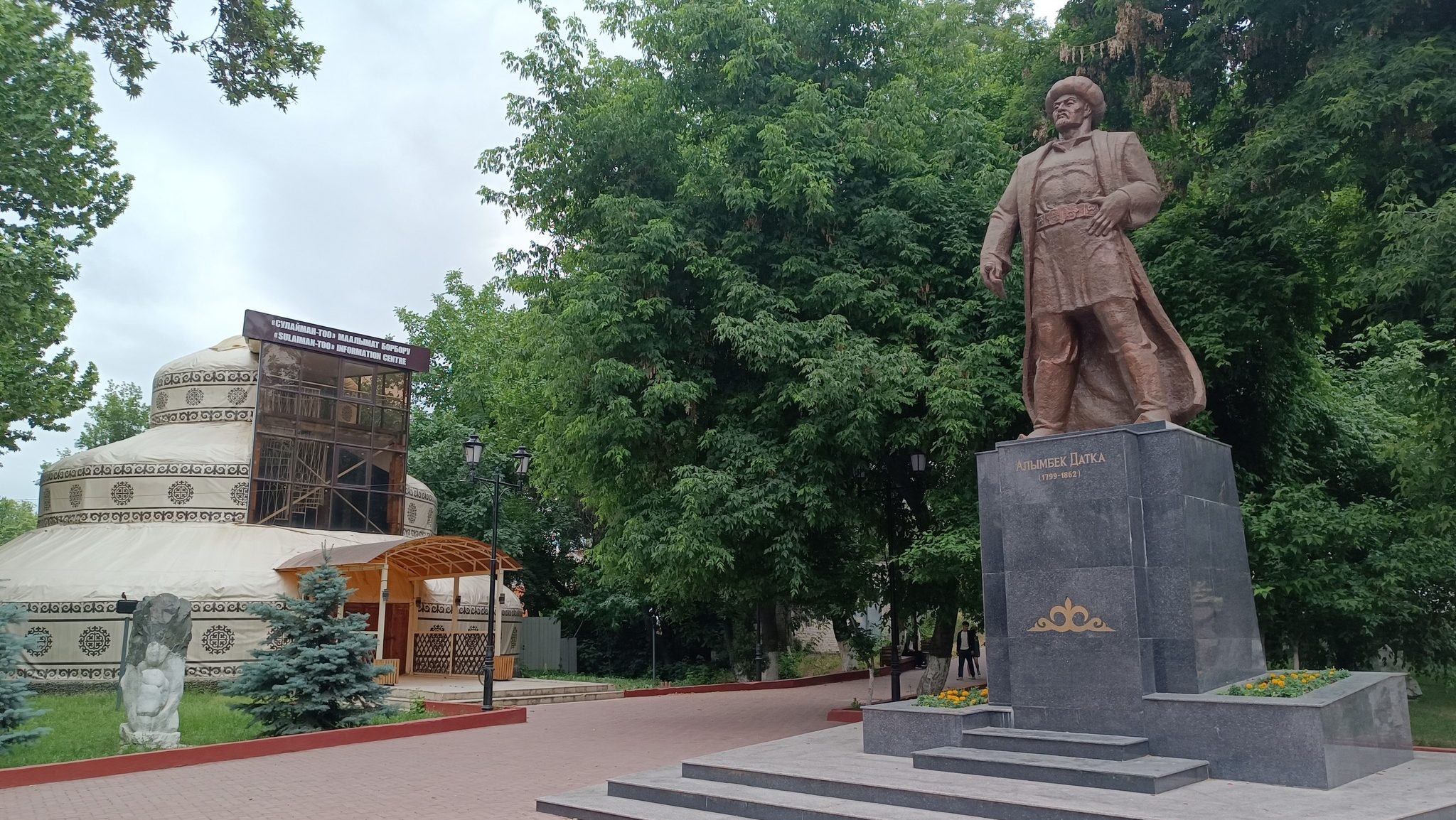 Statua di Alimberk Dakta a Osh