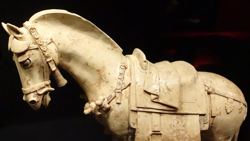 Cavallo funerario in terracotta, dinastia Tang (618–907 d.C.), Cina